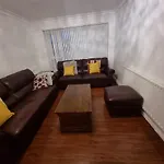 Spacious 3 Bed House - A Home Away From Home