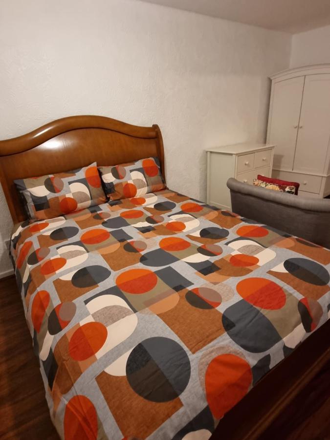 Casa de férias Spacious 3 Bed House - A Away From *
