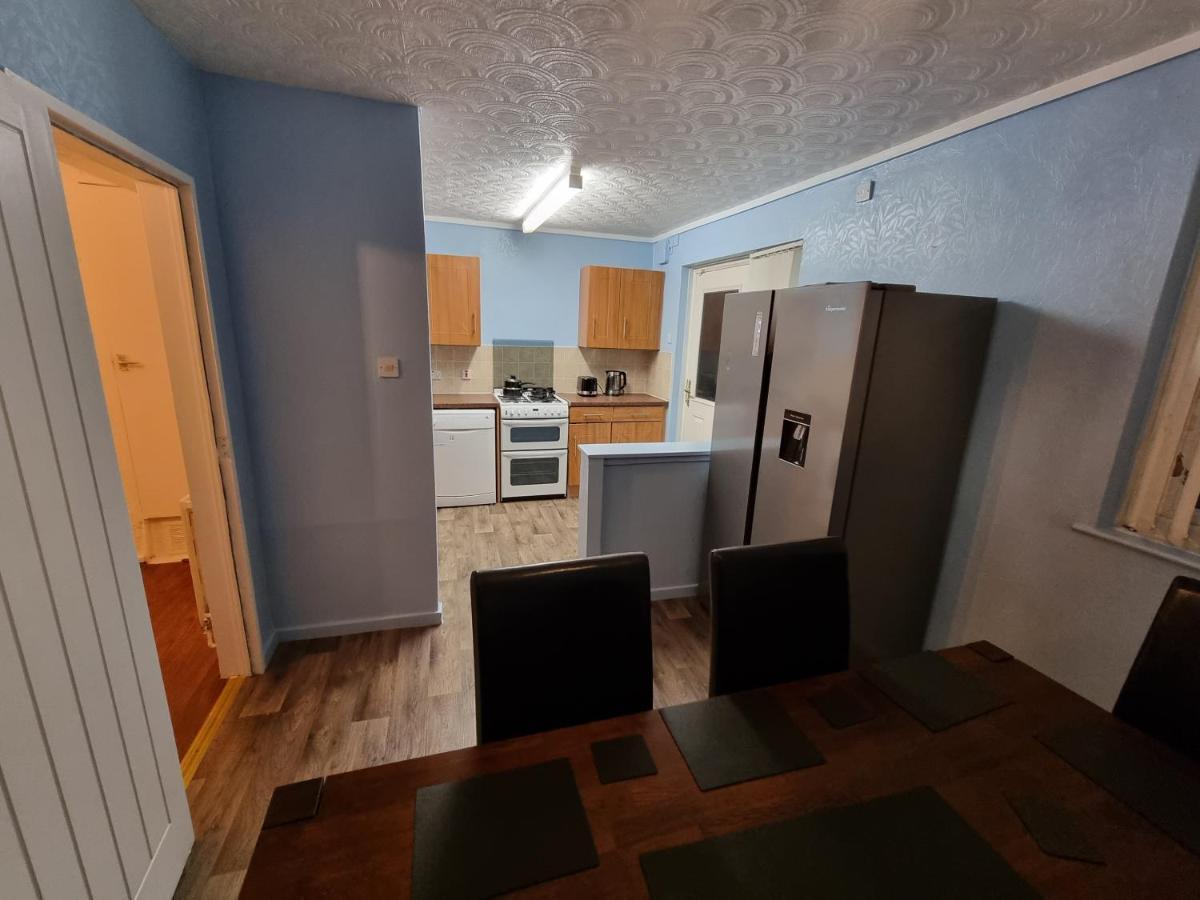 Casa de férias Spacious 3 Bed House - A Away From Manchester