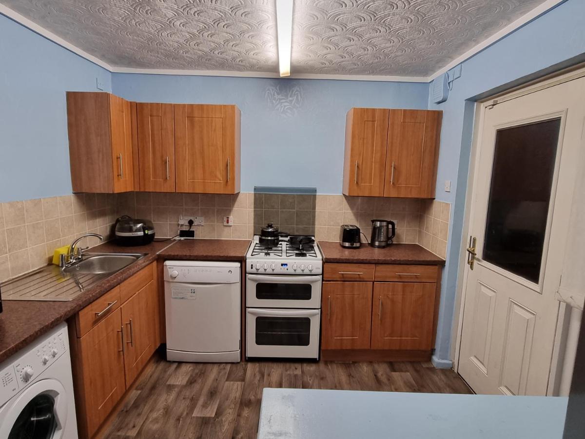 Spacious 3 Bed House - A Away From Holiday home