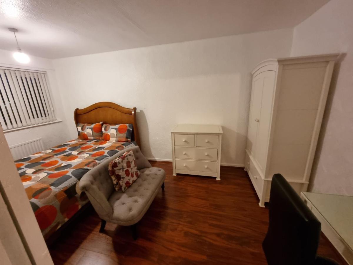 Spacious 3 Bed House - A Away From *