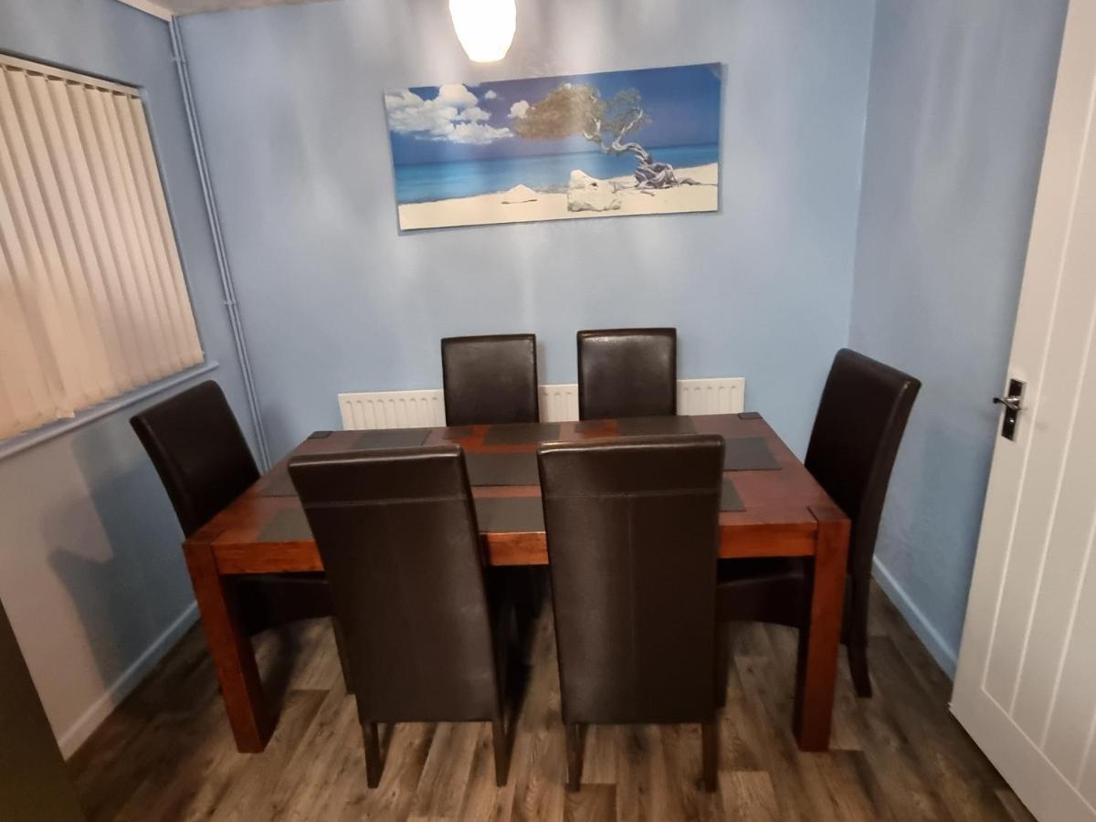 Spacious 3 Bed House - A Away From Holiday home *