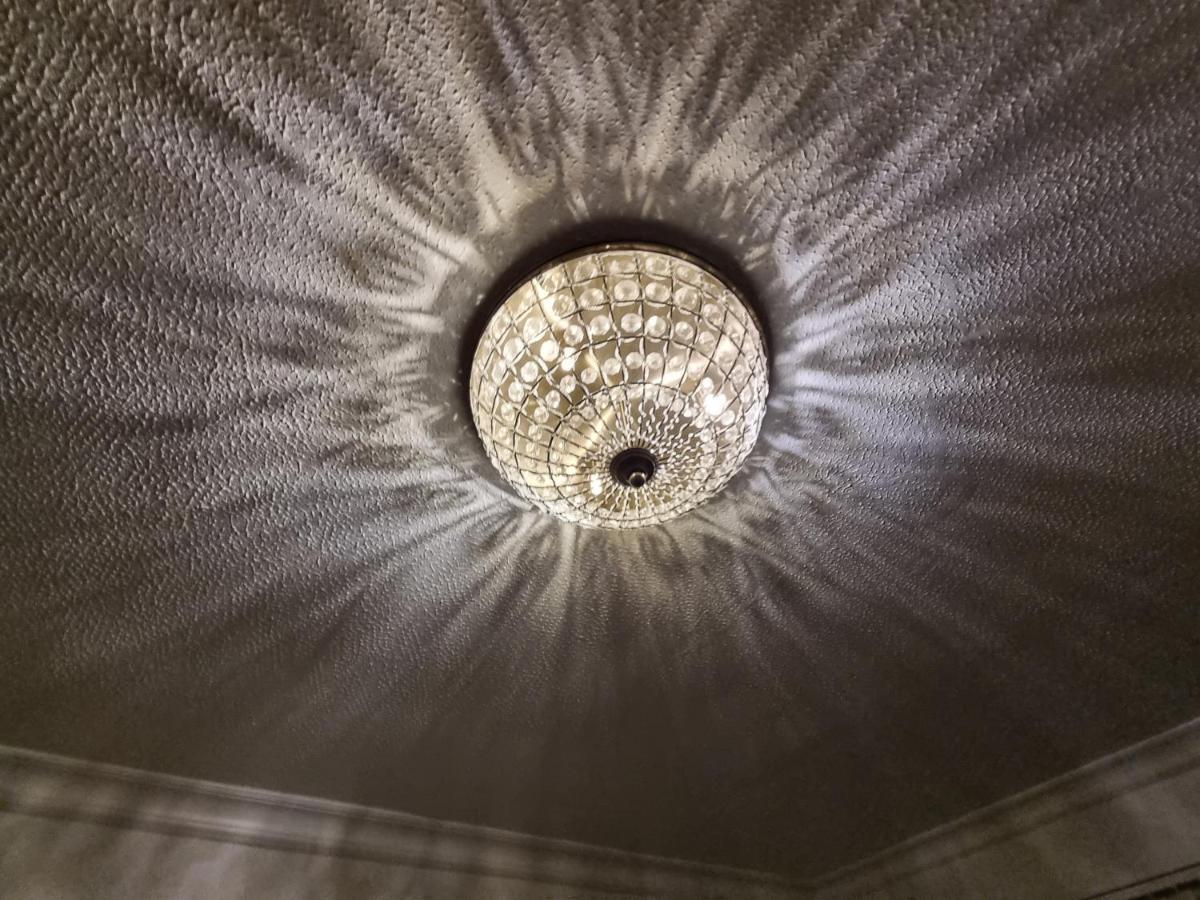 Spacious 3 Bed House - A Away From * Manchester