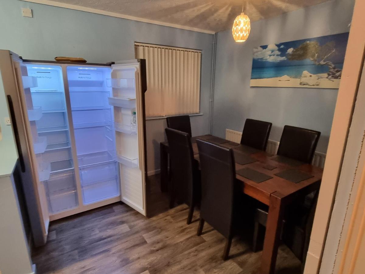 Spacious 3 Bed House - A Away From *