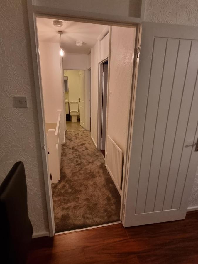 Spacious 3 Bed House - A Away From Holiday home Manchester